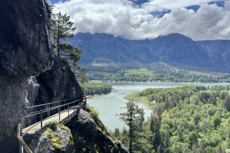 Beacon rock trail and views to the Columbia River